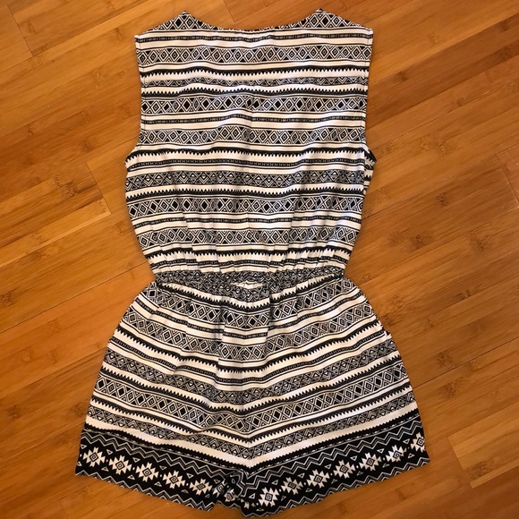 Lightweight Romper - Picture 7 of 8
